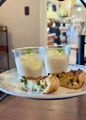 2022.12.cafe1.jpg